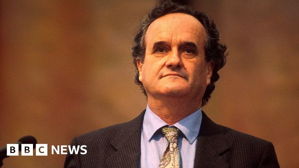 Sir Mark Tully, the BBC’s ‘voice of India’, dies aged 90