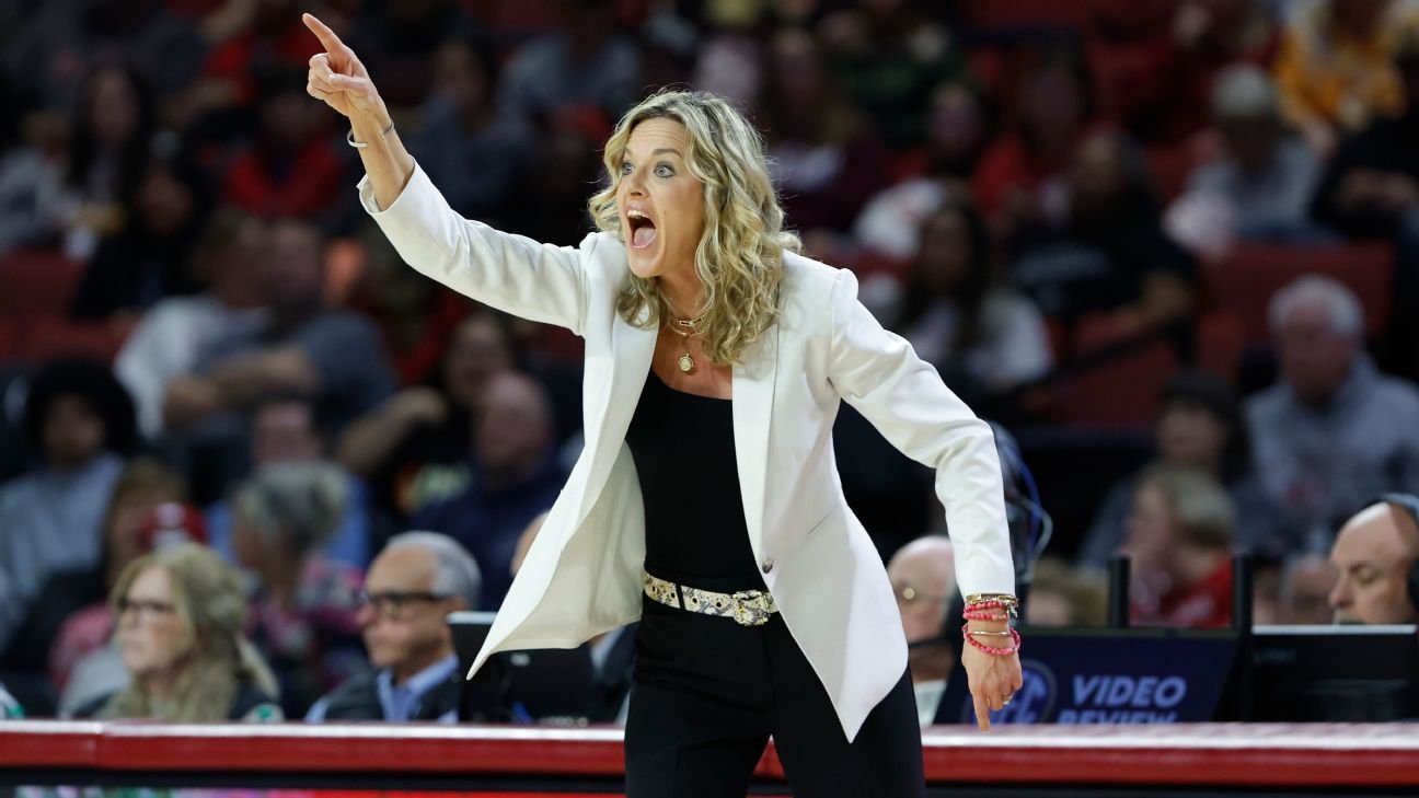 No. 16 Oklahoma stuns No. 2 South Carolina in overtime