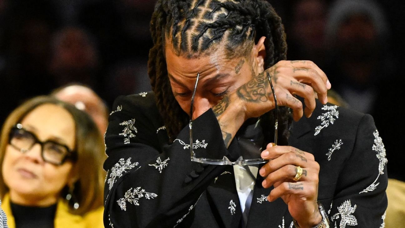 Chicago Bulls retire Derrick Rose’s No. 1 jersey after win