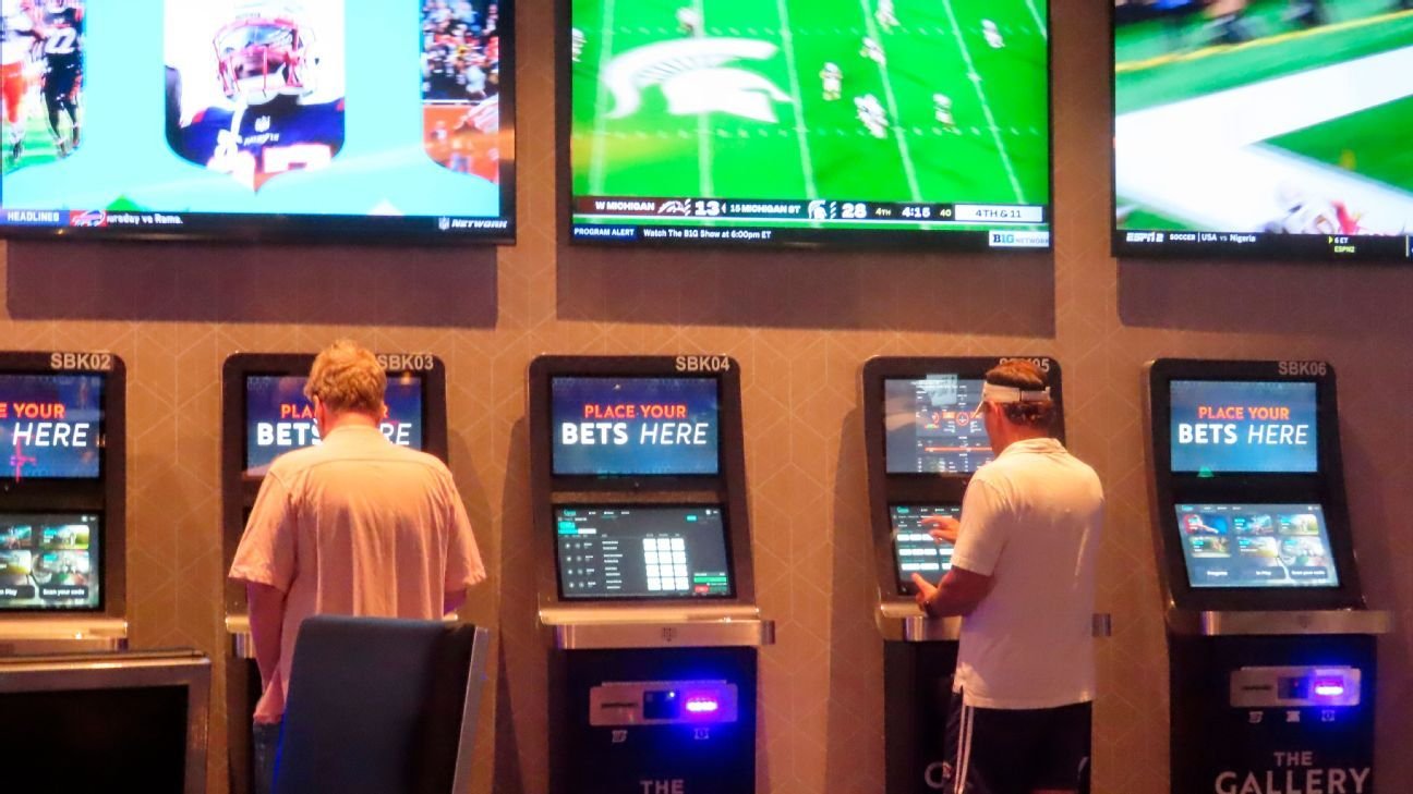 Super Bowl betting buzz: How one $100 bet could turn into $310,000