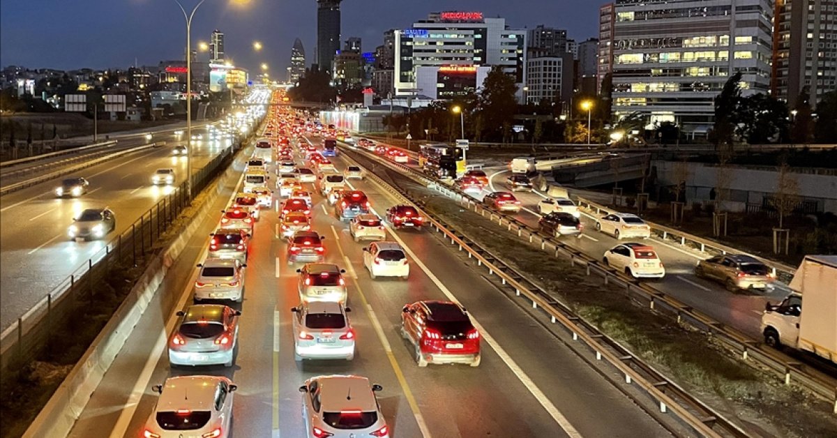 İstanbul’da akşam saatlerinde trafik yoğunluğu yüzde 85’e çıktı