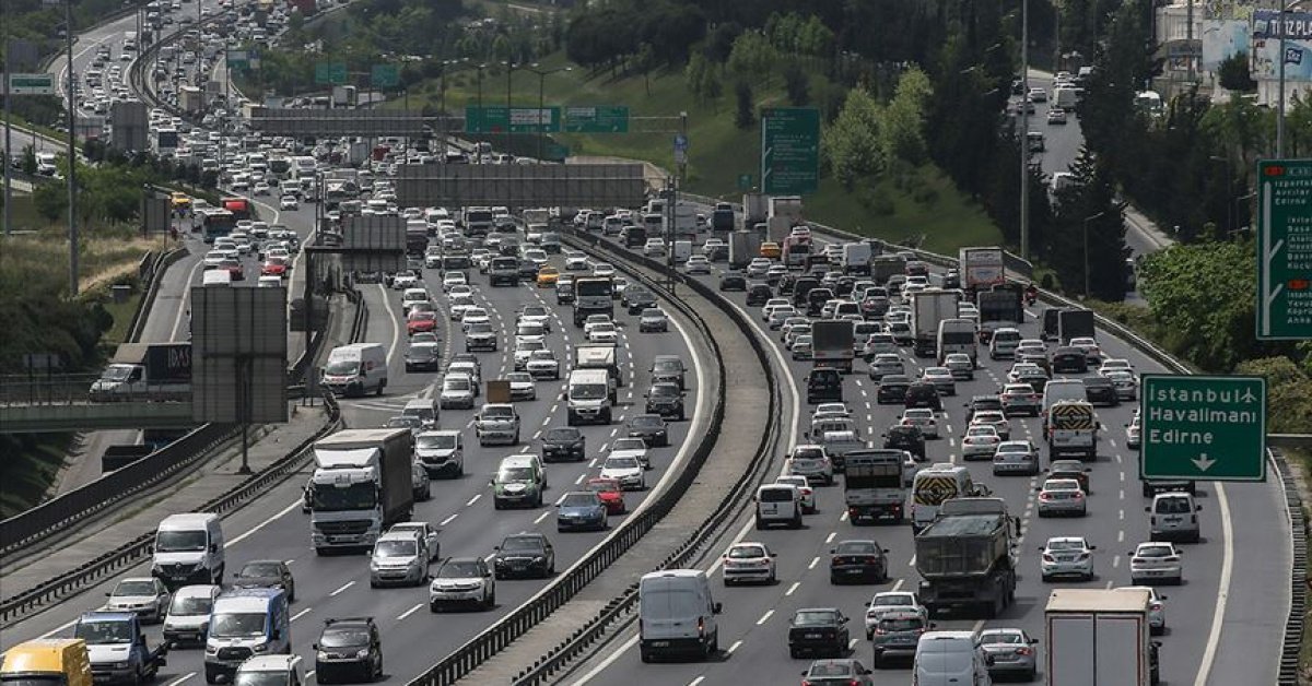 Yeni Trafik Kanunu ile kırmızı ışıkta geçme, ehliyetsiz araç sürme, saldırgan sürücü cezası ne kadar?