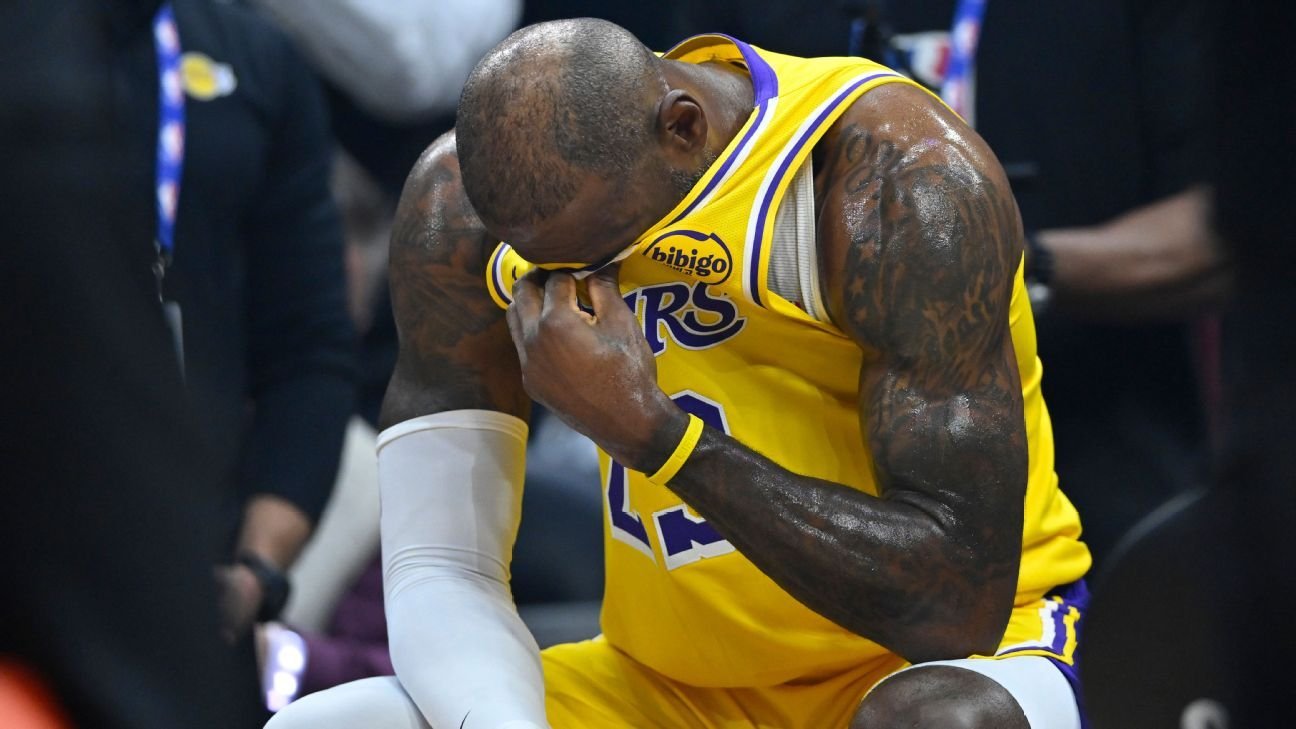 LeBron James tears up over tribute video as Cavs rout Lakers