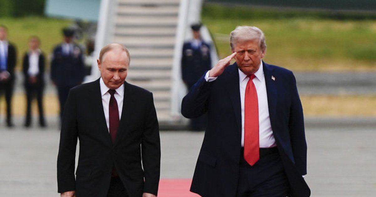 Beyaz Saray’da yenilenen salonda Trump ve Putin’in birlikte fotoğrafı yer alıyor