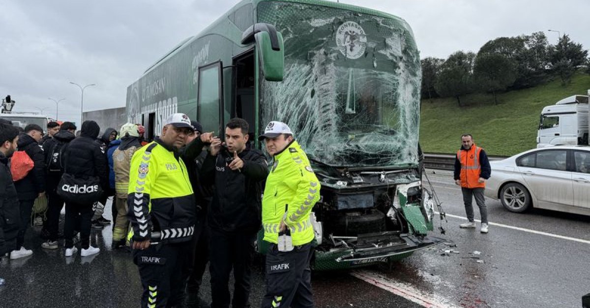 Konyaspor U-19 takımı kaza yaptı