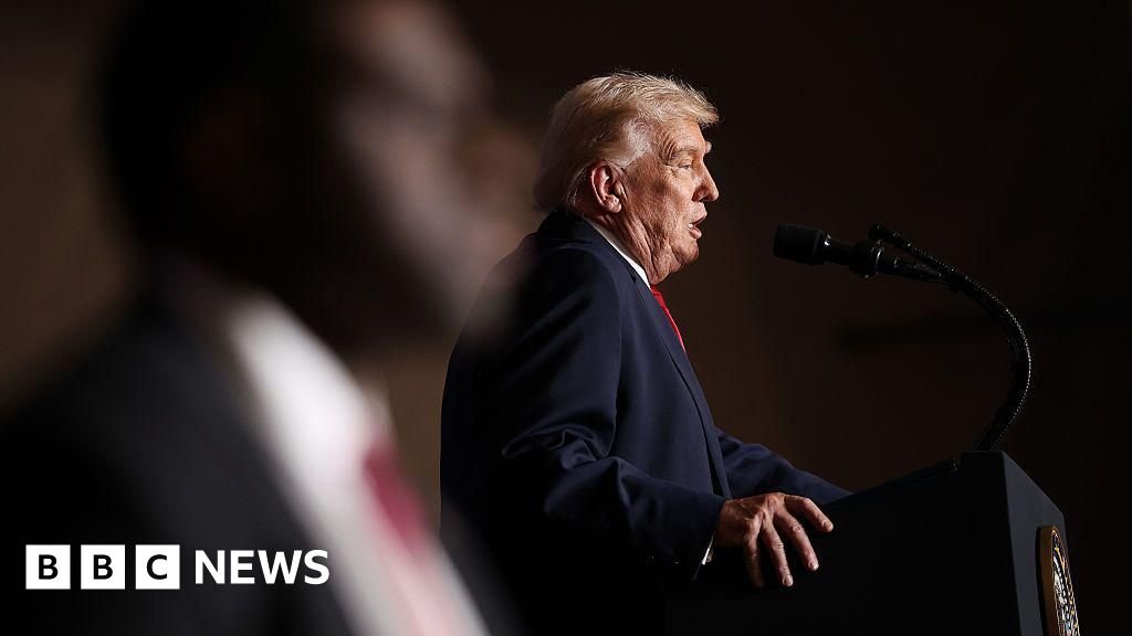 Trump says government will ‘de-escalate a little bit’ in Minnesota after Pretti shooting