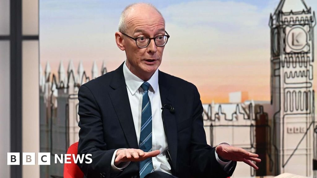 Don't drop PM over Mandelson, minister urges Labour MPs