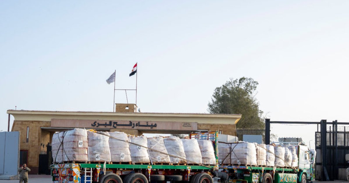 Gazze ile Mısır arasındaki Refah Sınır Kapısı yaya geçişlerine “deneme” amaçlı açıldı