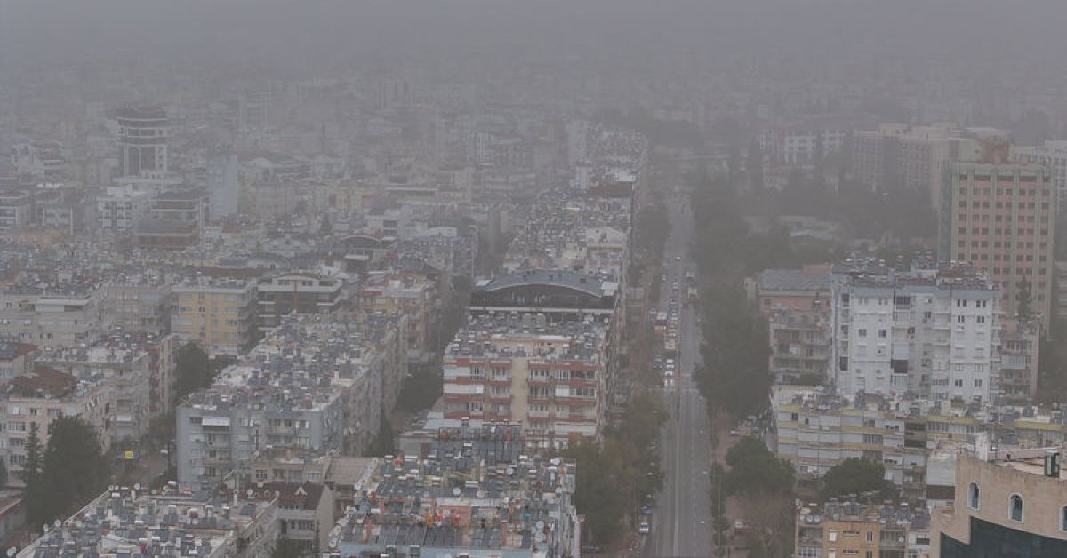 Antalya’da sağanak yerini çöl tozuna bıraktı!