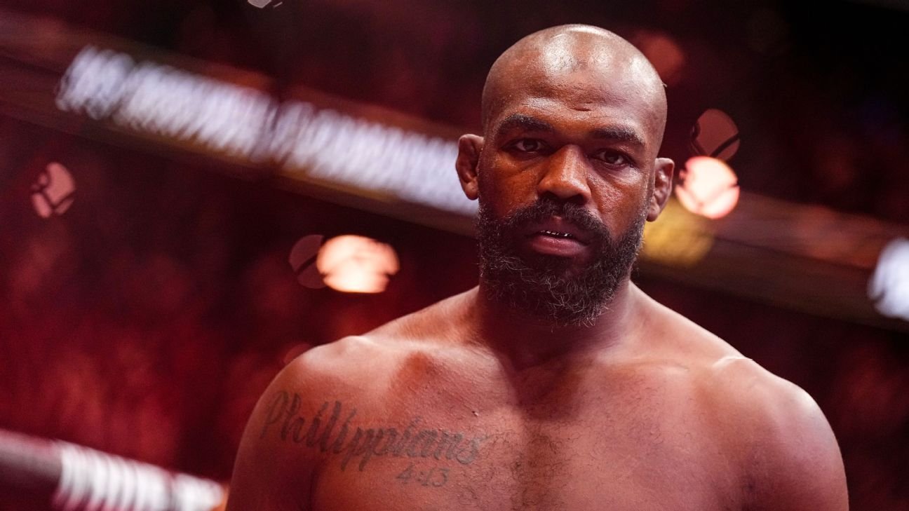 UFC’s Jones needs hip replaced, still wants fight at White House