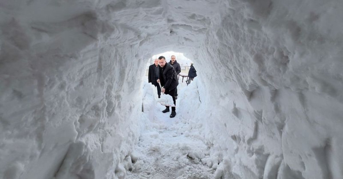 Rusya değil Hakkari! İş yerine böyle gidiyor!