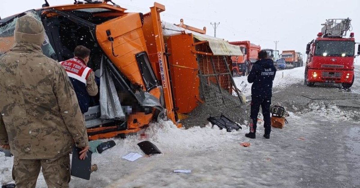İki kişi hayatını kaybetti! Kar küremesi feci bitti | SON DAKİKA HABERİ