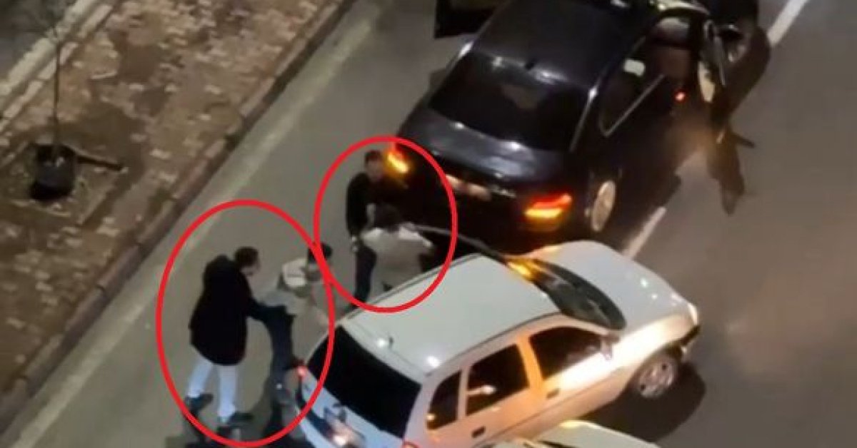 Trafikte maganda terörü Lüks araçtan indiler feci biçimde dövdüler | SON DAKİKA HABER