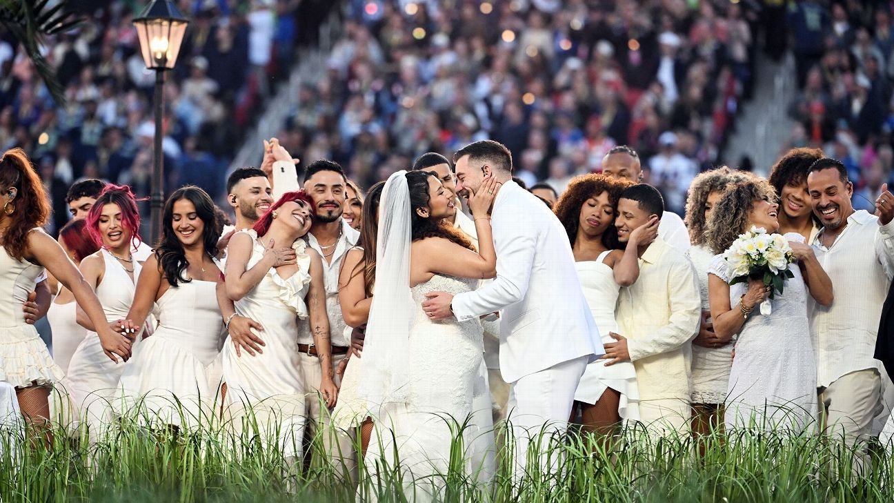 Couple legally married during Bad Bunny’s Super Bowl halftime performance