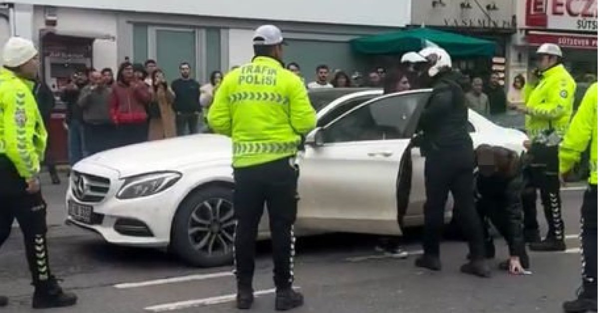 İstanbul’un göbeğinde yaşandı! Trafiği kapatıp aracında dans etti!