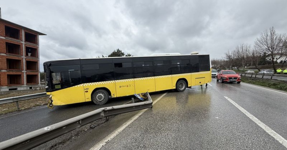 Son dakika: O anlar kamerada! İstanbul Büyükçekmece’de İETT otobüsü yol kenarındaki bariyere çarptı