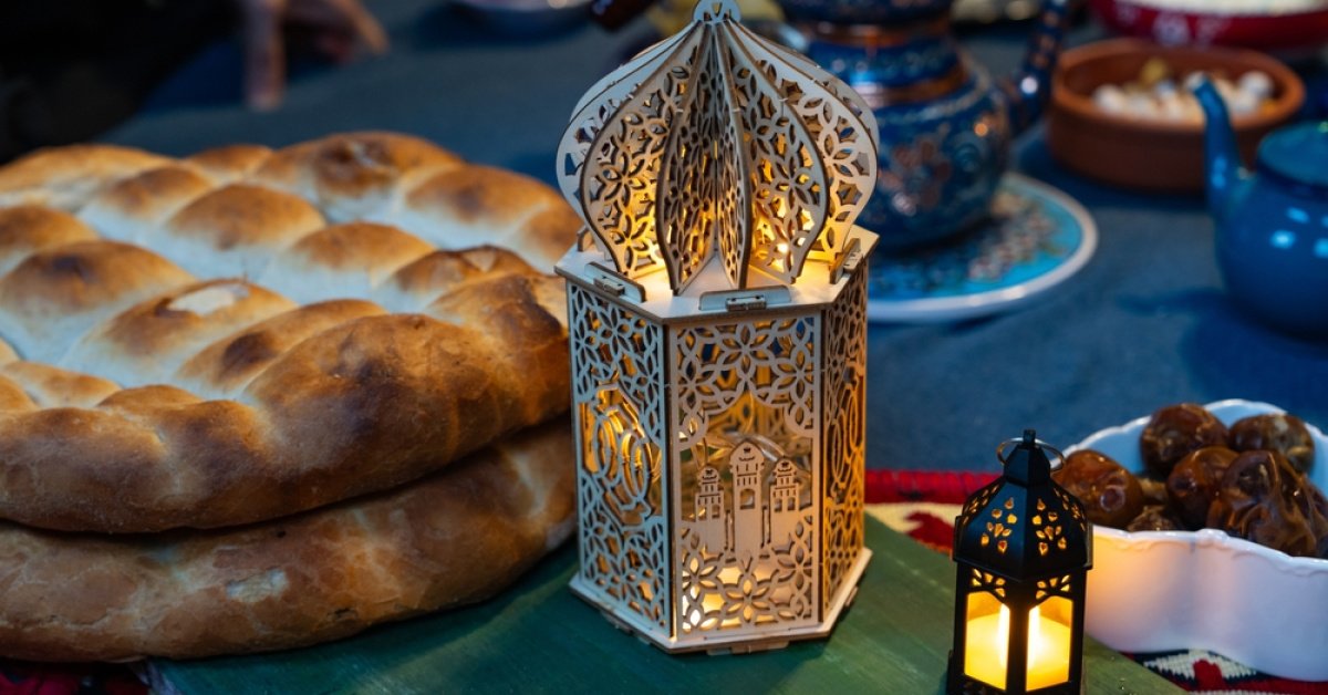 İzmir İmsakiye 2026 – İzmir’de iftar vakti ne zaman ve ezan saat kaçta okunuyor? İftar saati ve teravih saatleri (Diyanet Ramazan İmsakiyesi)