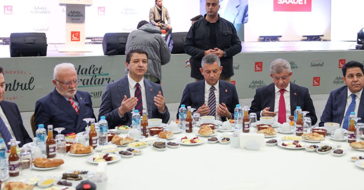Siyasi liderler birlikte iftar yaptı
