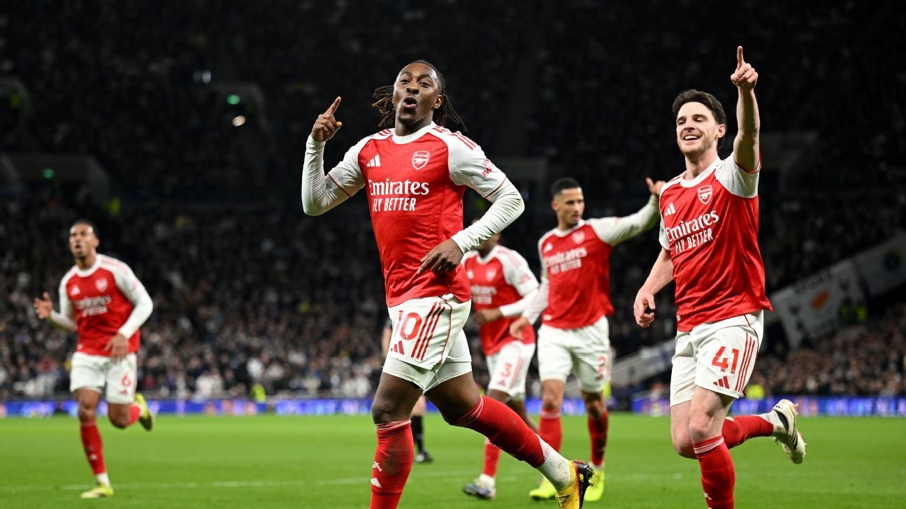 Arsenal answer title pressure with resounding derby win at Spurs