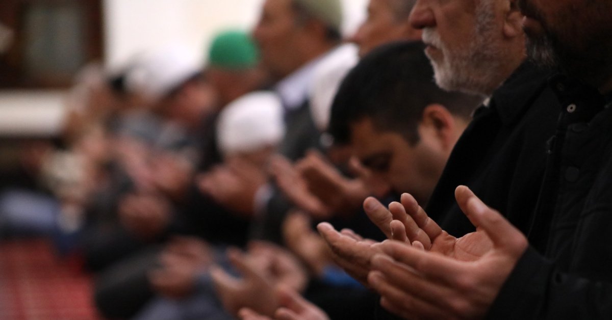 Cuma namazı nasıl kılınır, kaç rekattır, hangi dua ve sureler okunur? Diyanet ile adım adım cuma namazı kılınışı