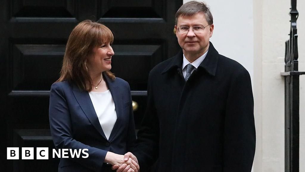 EU has 'open mind' on UK customs union debate, says commissioner