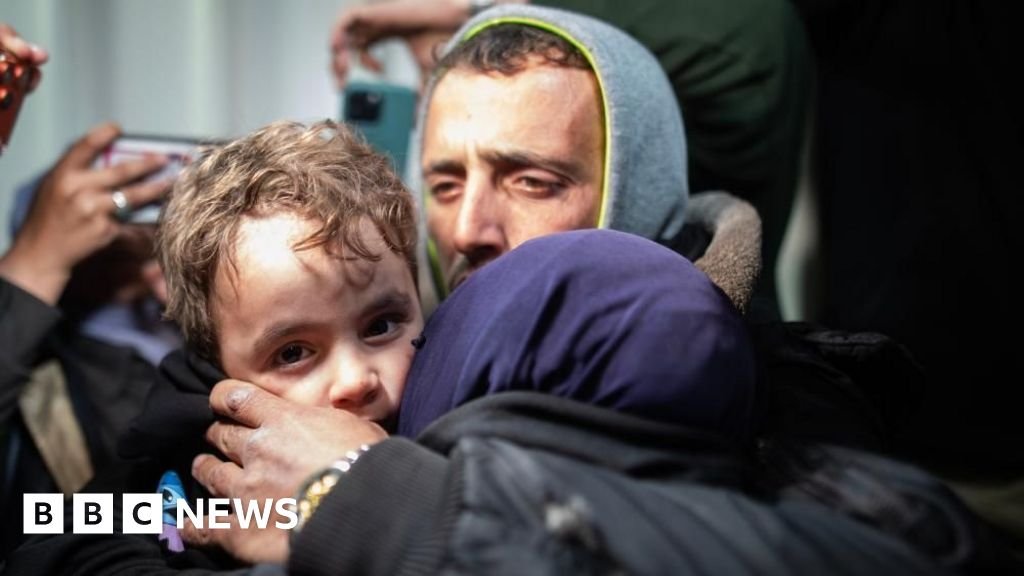 Gazans returning through Rafah crossing describe checks by Palestinian militia