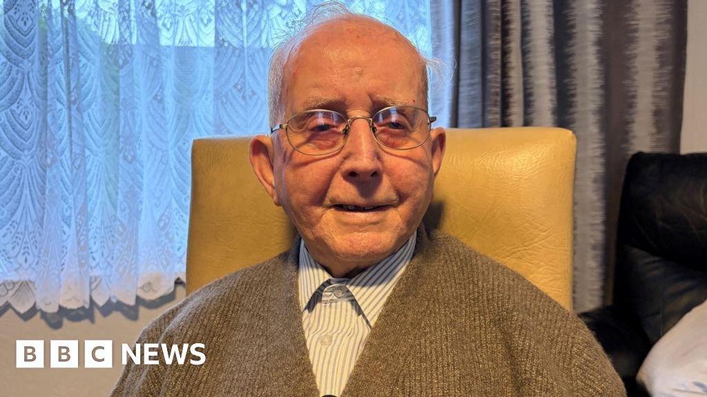 The former kitman, 102, who left his mark on the World Cup