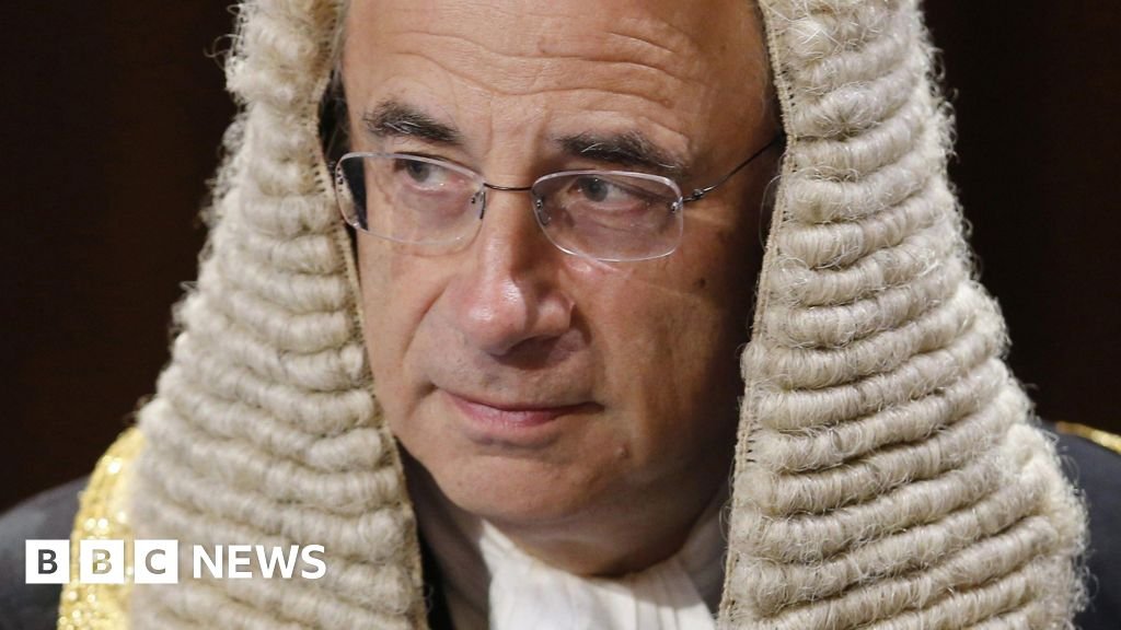 Court system on 'brink of collapse', former senior judge warns