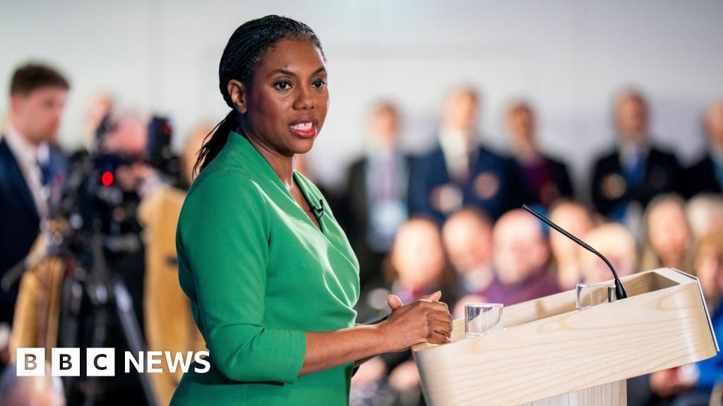 Tories vow to lower interest on some student loans