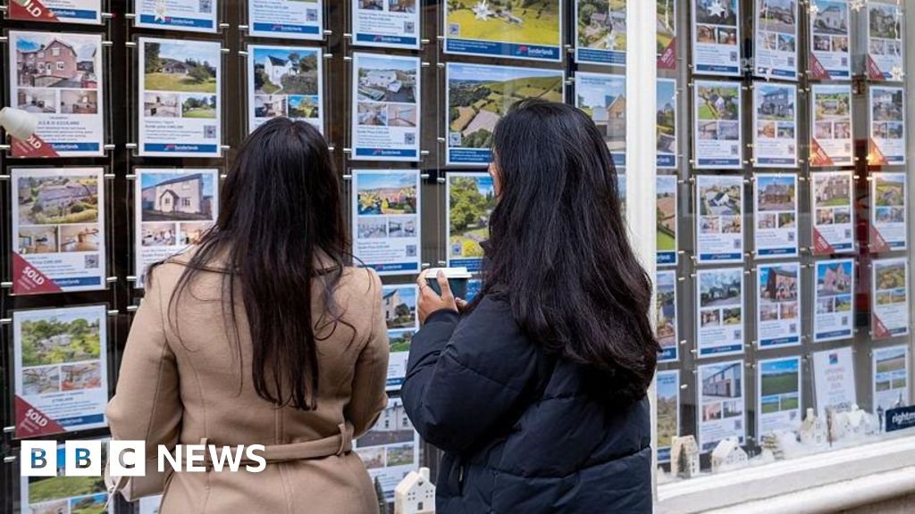 Average house price tops £300,000 for first time, says Halifax