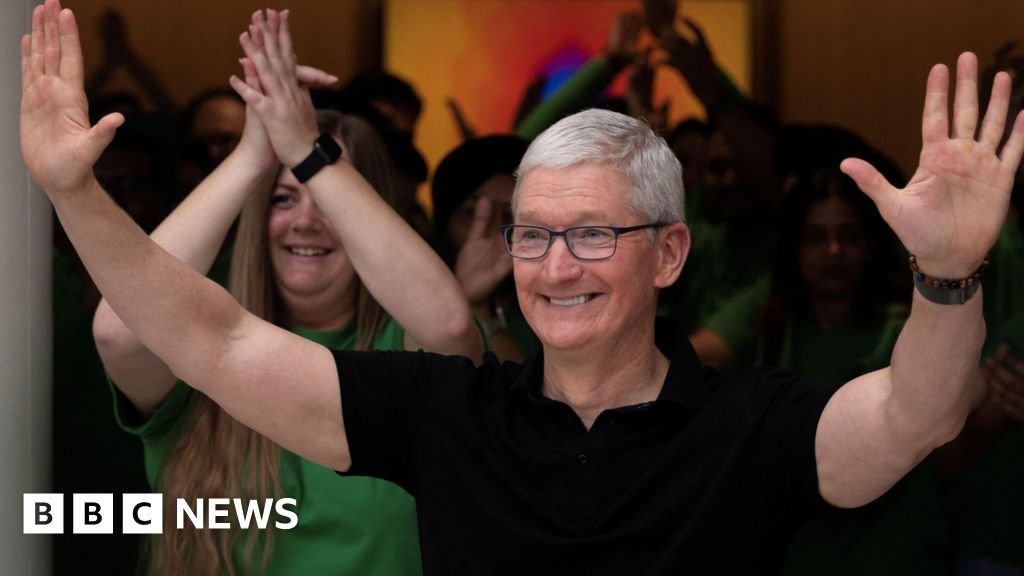 FTC warns Apple over alleged lack of conservative news
