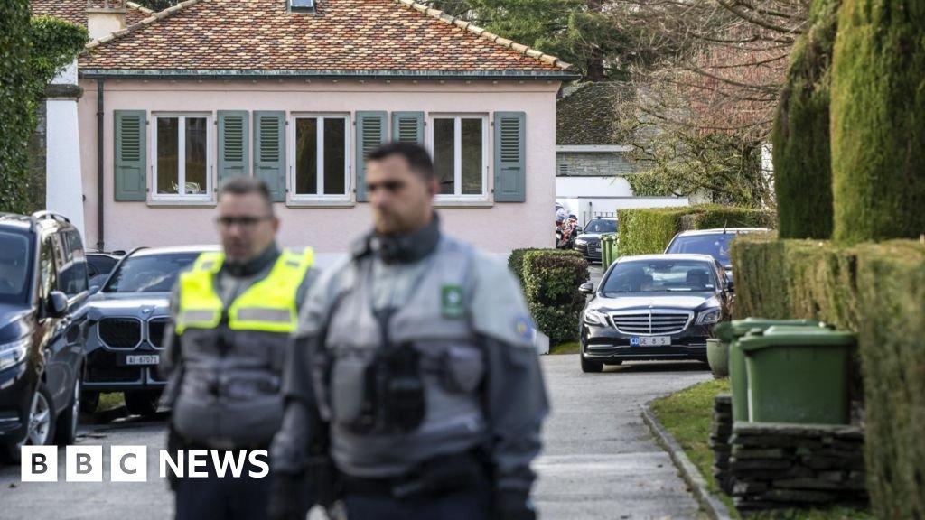 US and Iran to hold further talks as pressure for nuclear deal builds