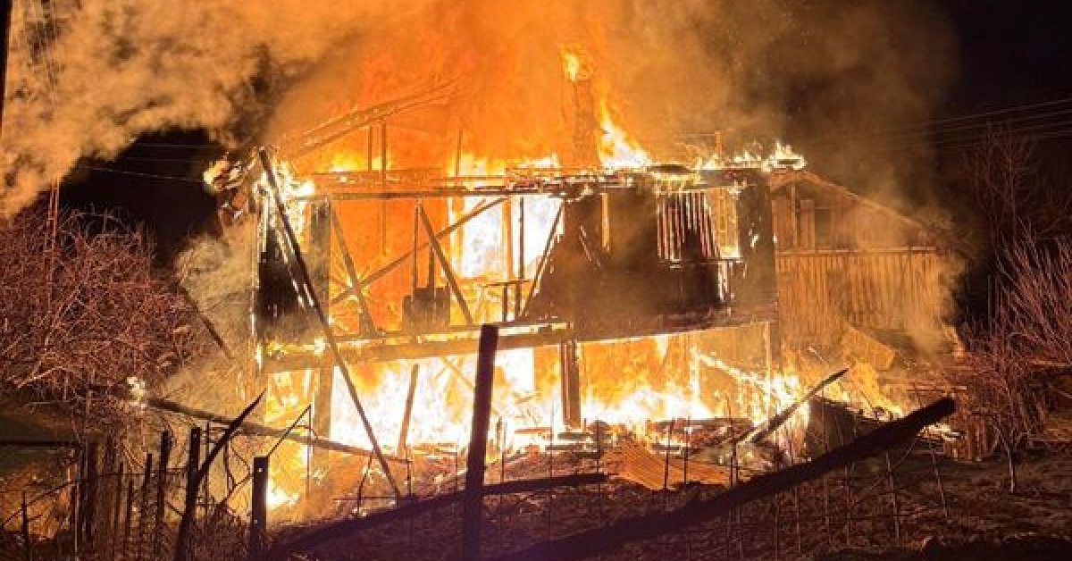 İki katlı ahşap evde yangın