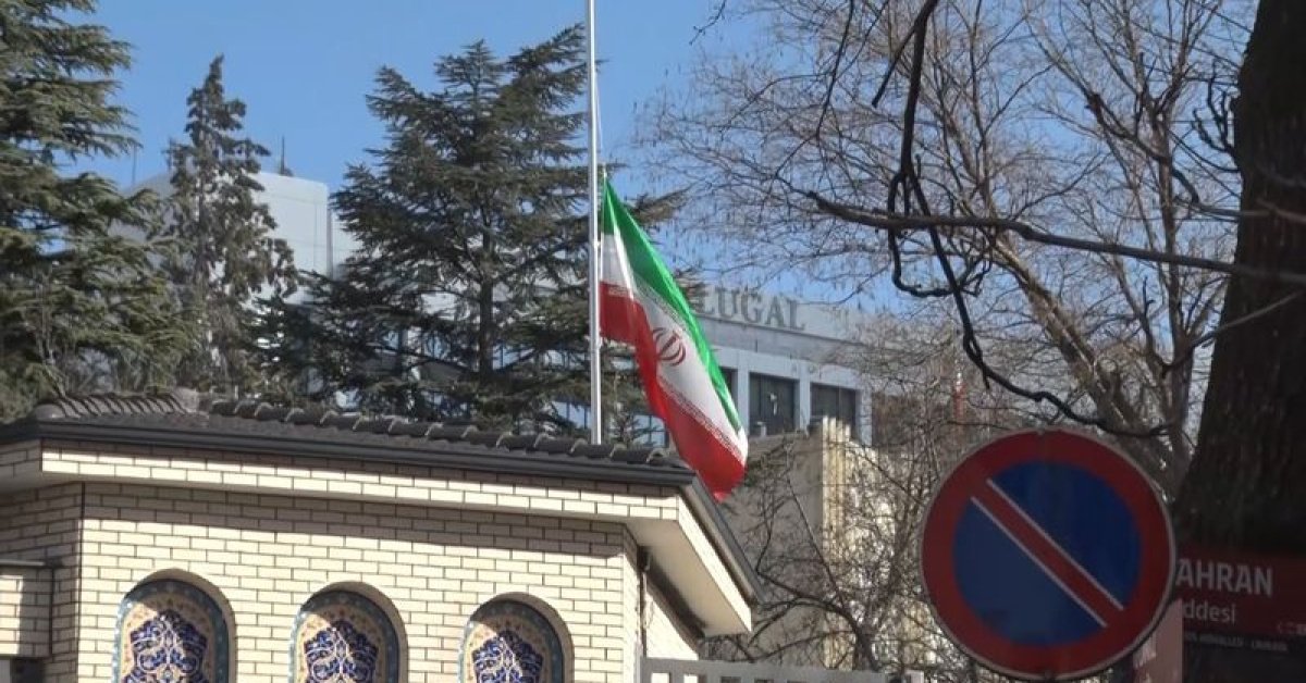 İran’ın Ankara Büyükelçiliği’nde bayraklar yarıya indirildi