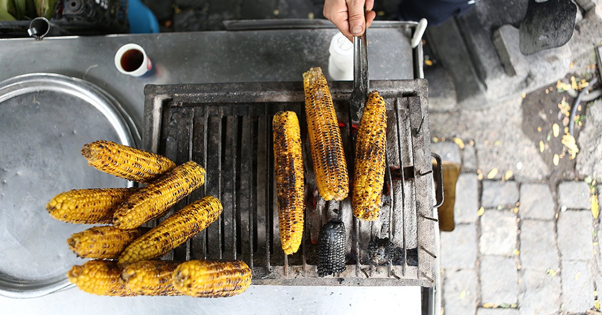 Evde Köz Mısır Nasıl Yapılır? Doğal, Kolay ve Lezzetli Ev Yapımı Köz Mısır Tarifi