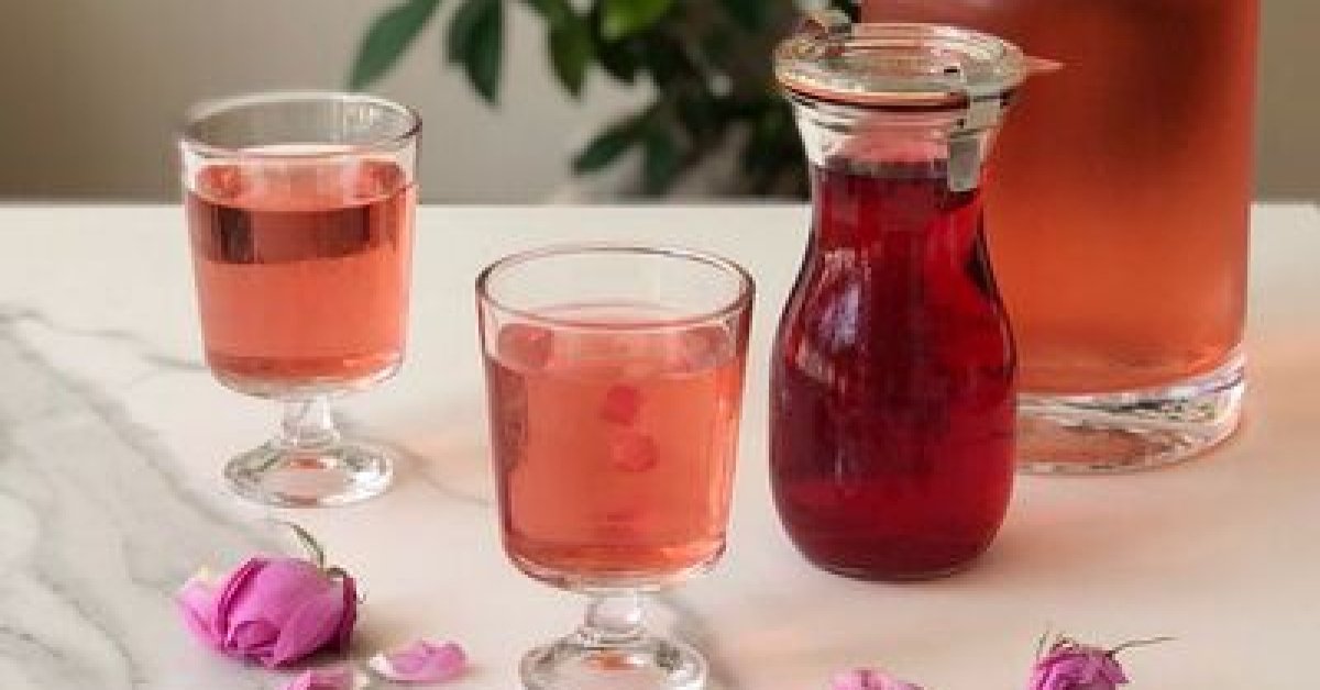 Evde Gül Şerbeti Nasıl Yapılır? Doğal, Kolay ve Lezzetli Ev Yapımı Gül Şerbeti Tarifi