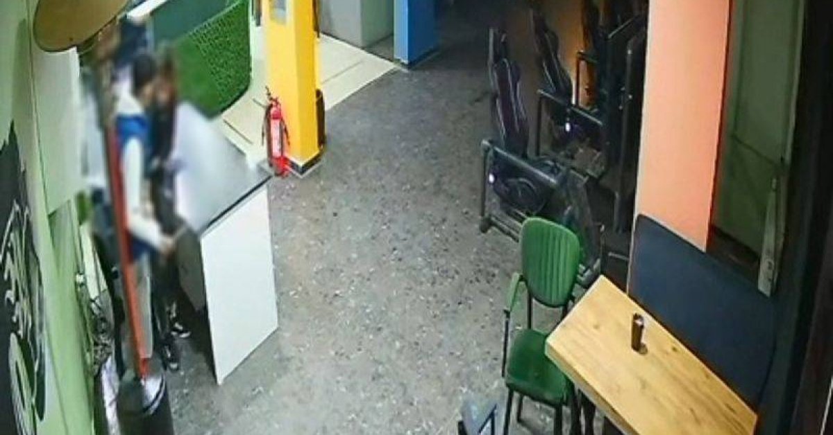 Son dakika: Afyonkarahisar haberleri: 17 yaşındaki genç, internet kafede tartıştığı yaşıtı tarafından bıçaklı saldırıya uğradı