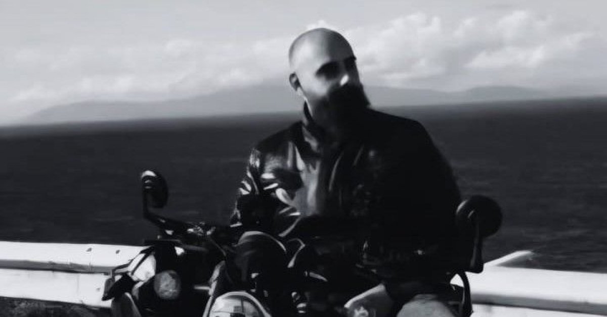 İzmir’de motosiklet ile otomobil çarpıştı: 1 ölü, 2 yaralı