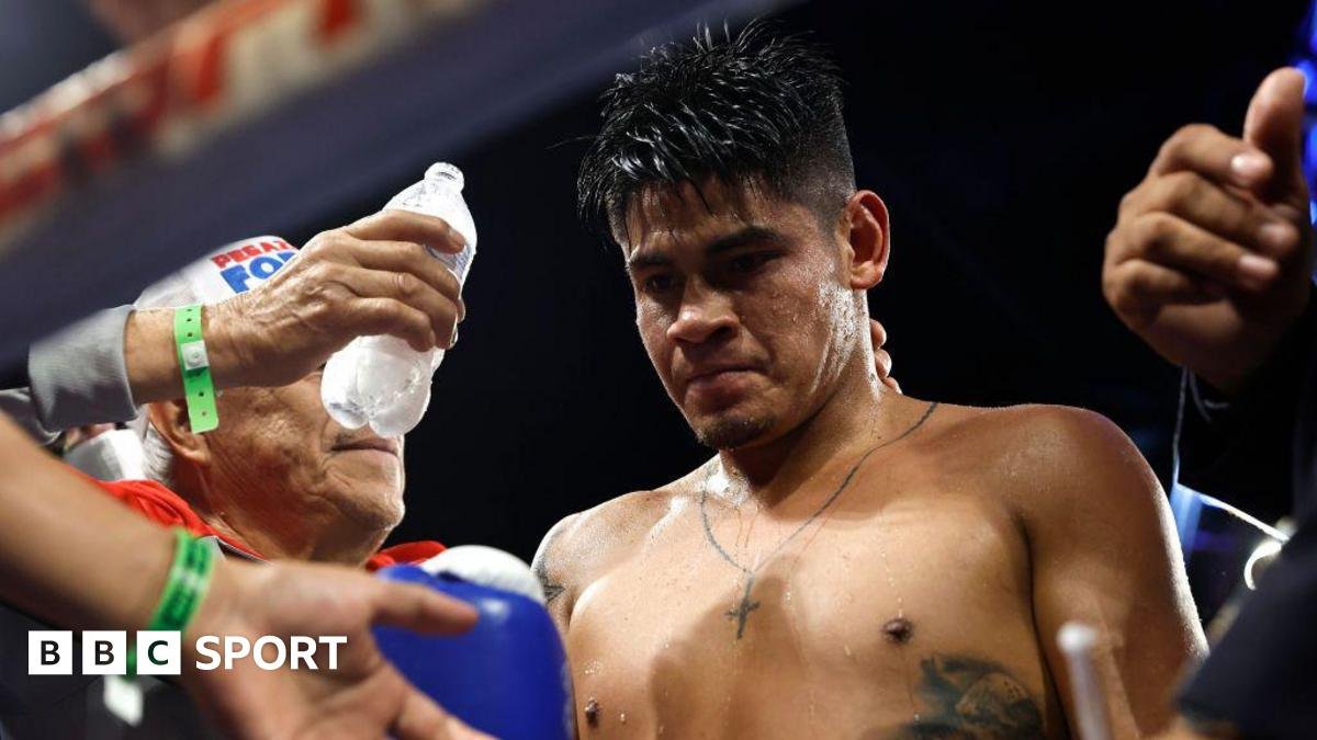 Boxing: Emanuel Navarrete stops Eduardo Nunez to unify IBF and WBO super-featherweight titles