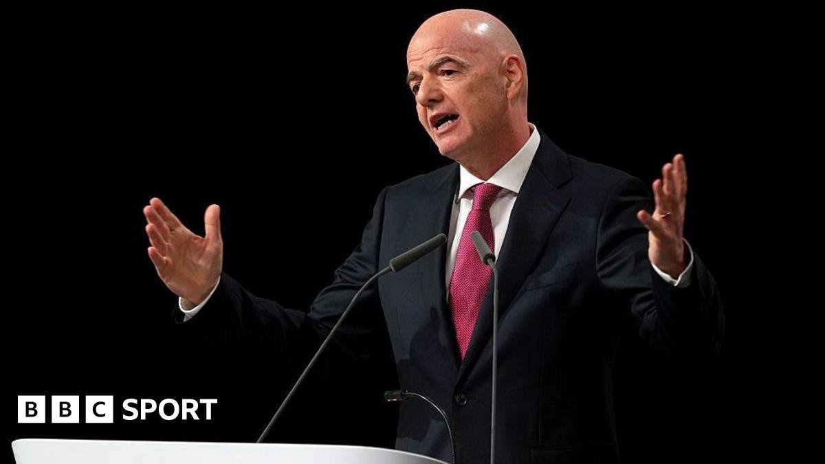 Footballers covering their mouths should be sent off – Gianni Infantino